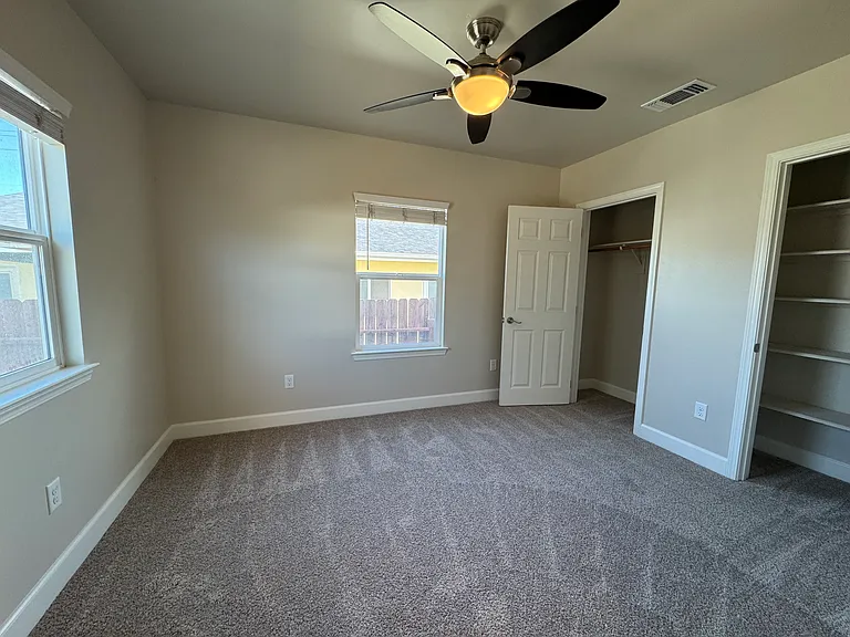2036 Oak St #1 — Photo 20
