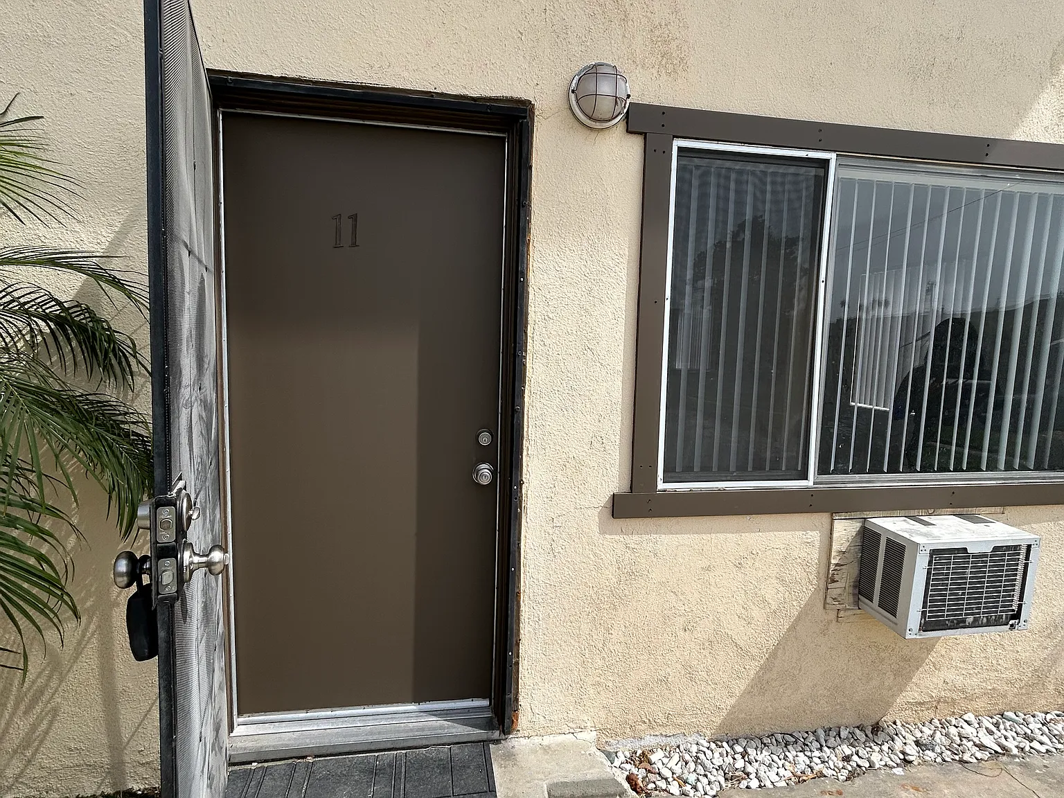 515 S Stewart Dr — Photo 4