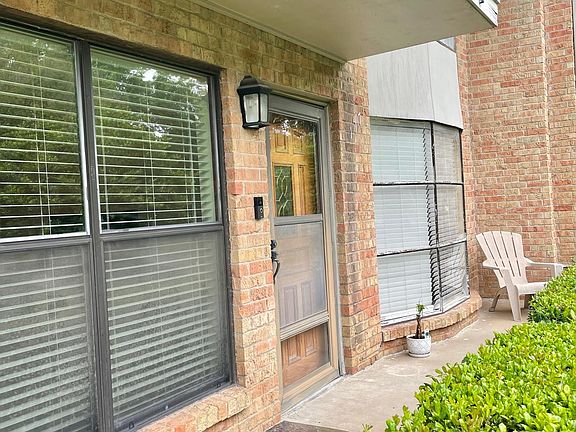 2nd image of 4211 Newton Ave APT 117B