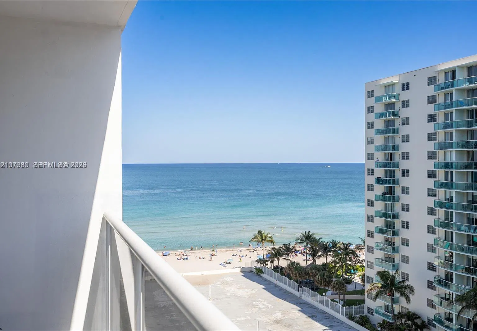 Sea Air Towers Condo — Photo 1