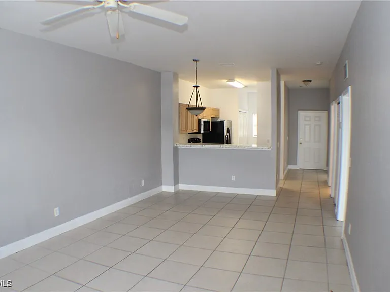 607 SE 13th Pl #201 — Photo 7