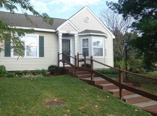 13 Horizon Ln, Troy, NY 12182