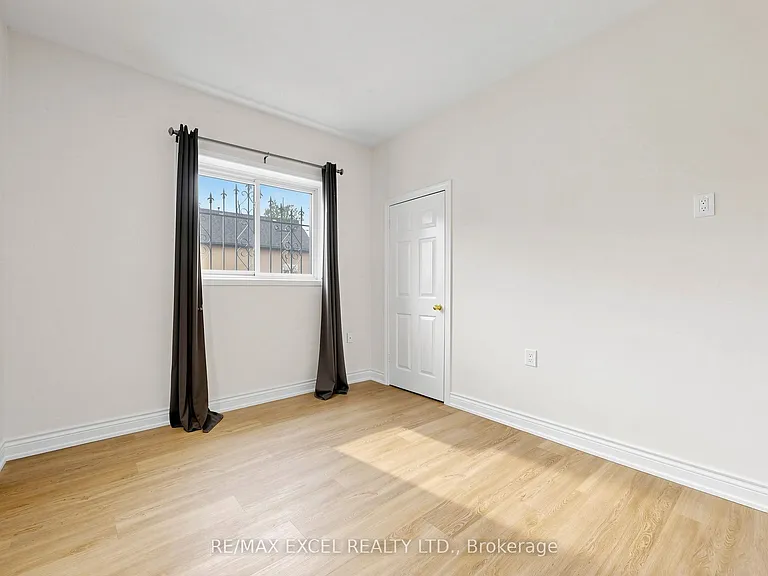 259 Victoria Ave N #MAIN — Photo 16