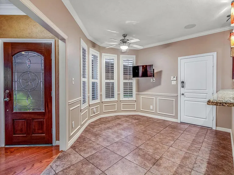 1524 Birdsall St — Photo 7