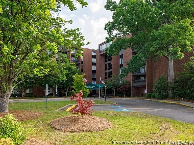 Clarendon St — Photo 2