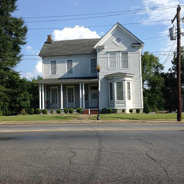 980 COLLEGE ST.