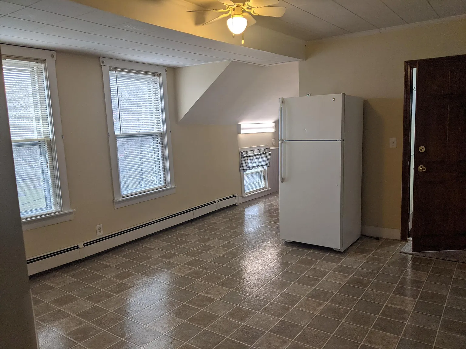575 Mount Hope Ave — Photo 2