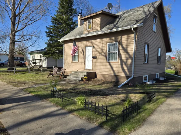 802 S 12th St #B, Grand Forks, ND 58201