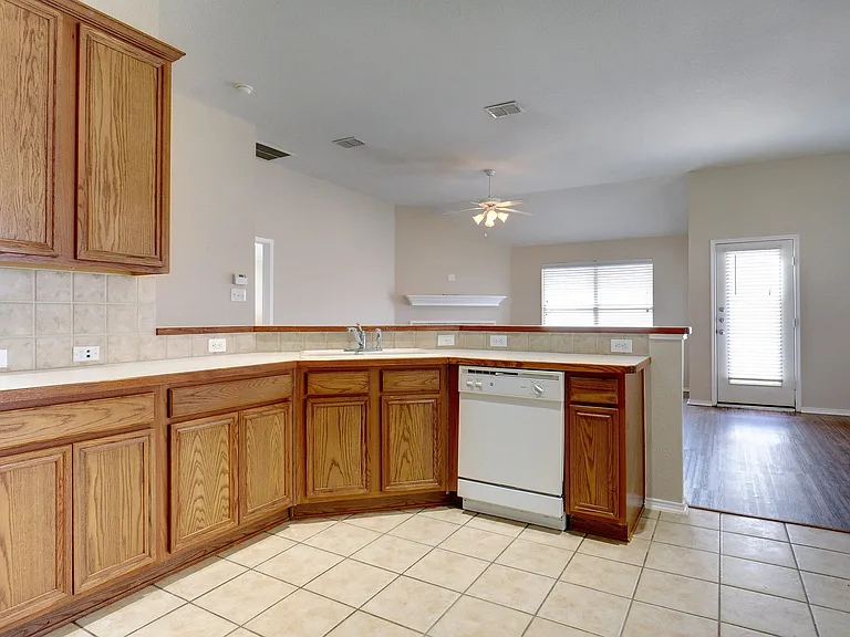 1305 Mountain Peak Dr — Photo 10