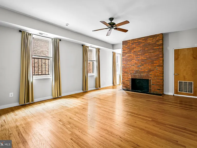 18 E Madison St #4 — Photo 13