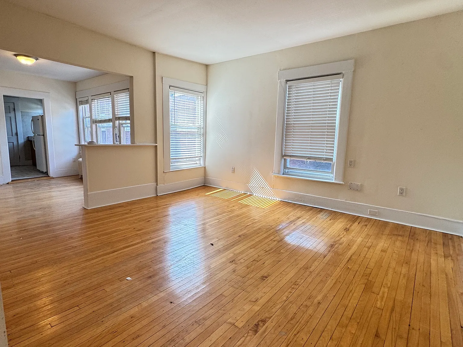 2 bed, 9999 sqft, $2,600 — Photo 2