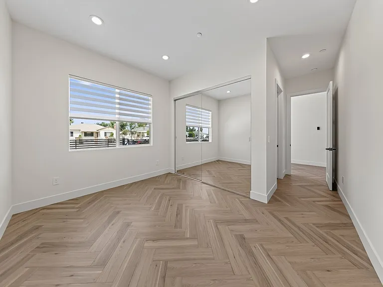 8018 Shadyglade Ave — Photo 38