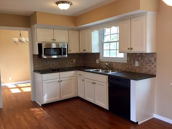 3rd image of 2909 Harbour View Dr