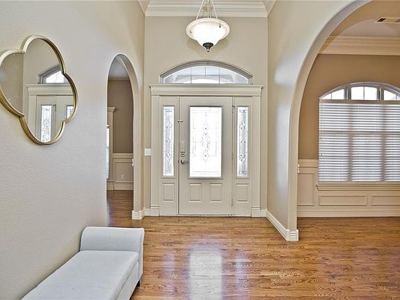 3rd image of 2305 SW Chinquapin Ave