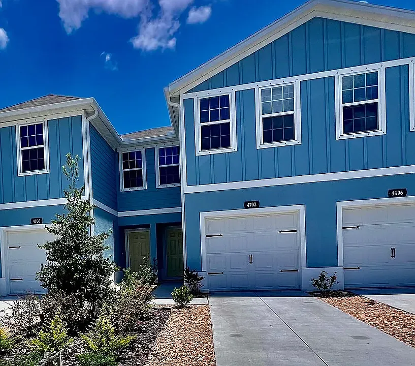 4702 Old Blush St