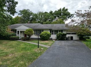 8 Elray Rd, Morris Plains, NJ 07950