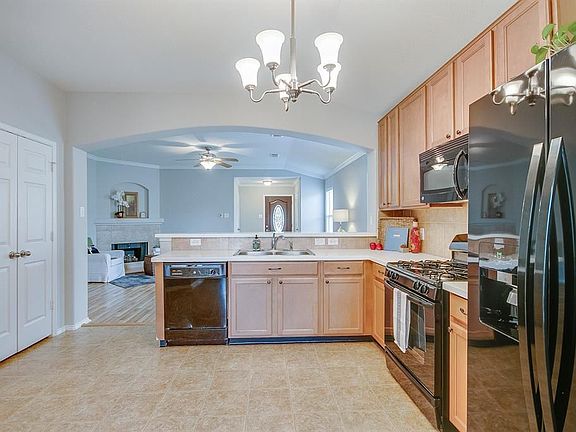 5th image of 3313 Trail Hollow Dr
