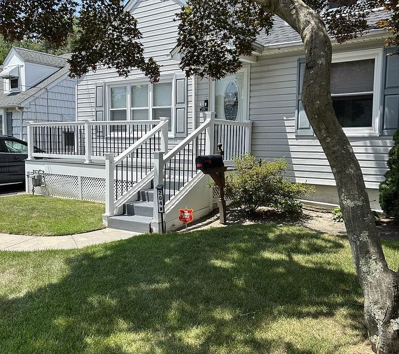 1st image of 204 W Linden Ave