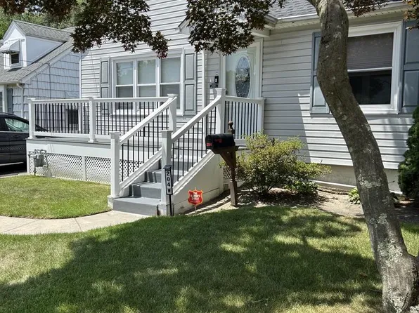 204 W Linden Ave, Lindenwold, NJ 08021