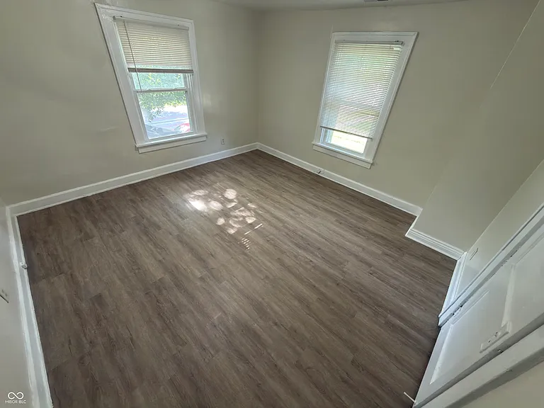 4040 N College Ave — Photo 9
