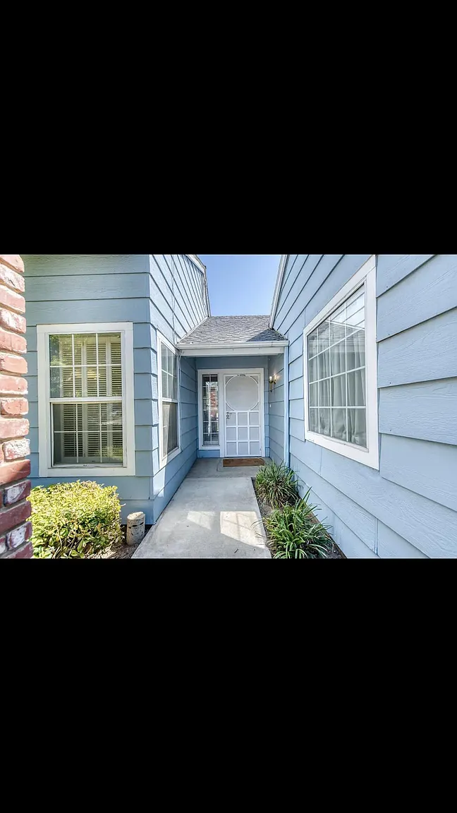 8040 N Orchard St photo 1