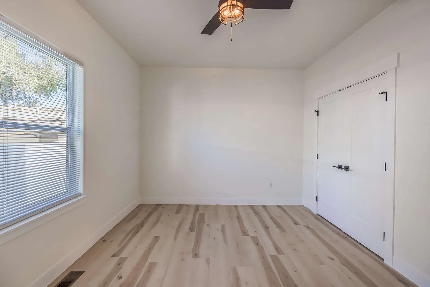 2 bed, 900 sqft, $1,750 — Photo 3
