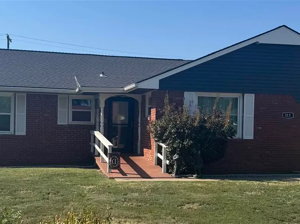 313 Fairview Ave, Blackwell, OK 74631