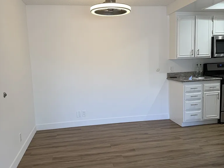 750 S Highland Ave #O — Photo 2