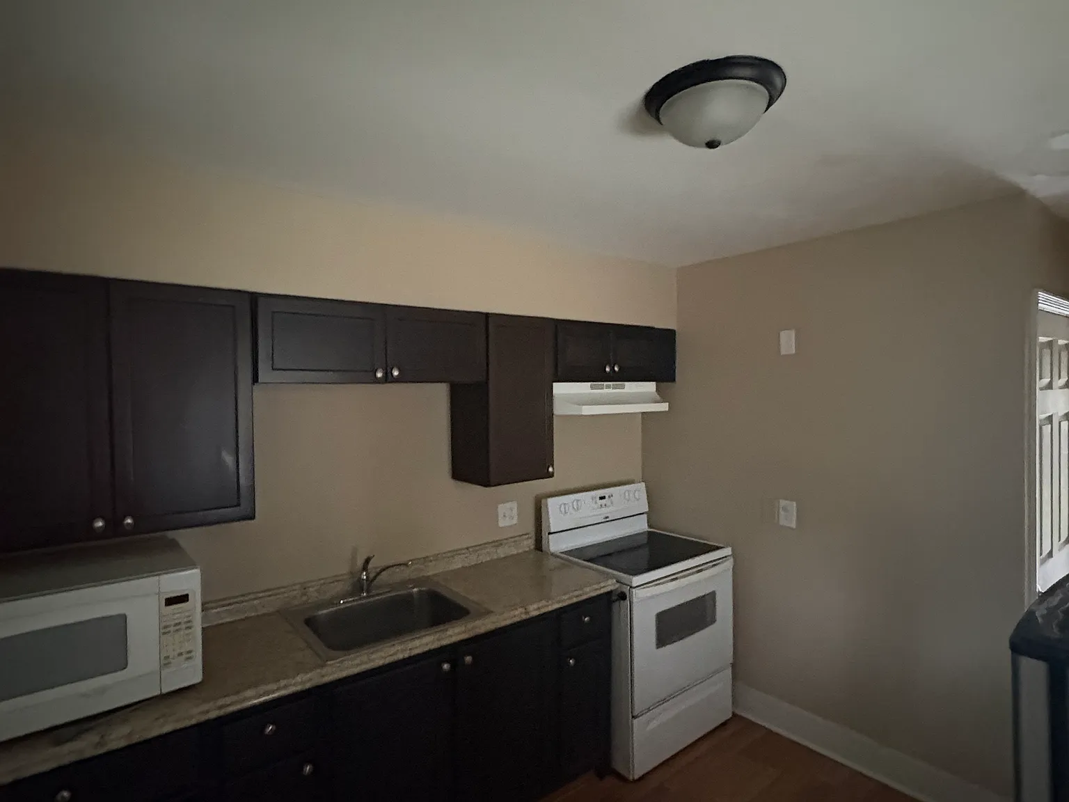 2 bed, 750 sqft, $1,250 — Photo 3