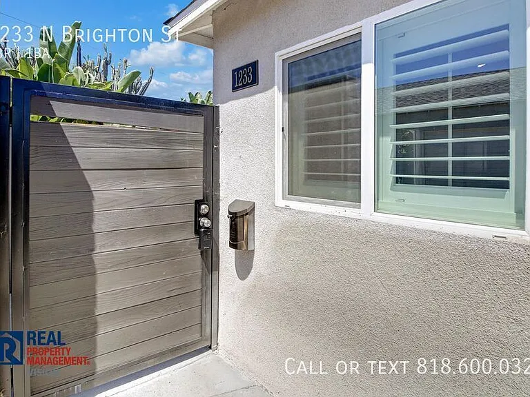 1233 N Brighton St — Photo 27