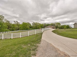 32564 204th St, Leavenworth, KS 66048