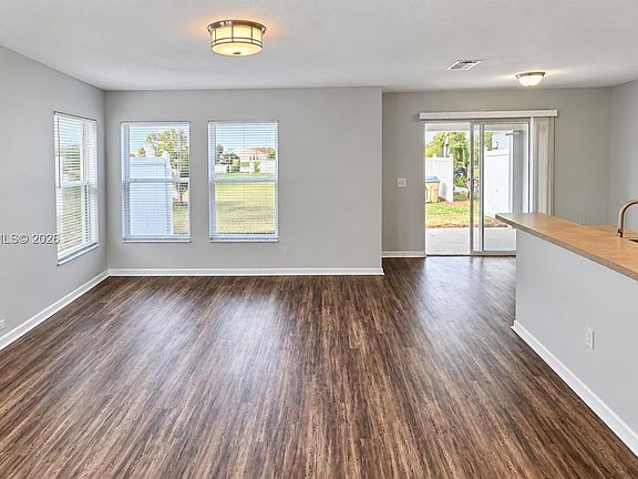 4th image of 2501 Hassonite St