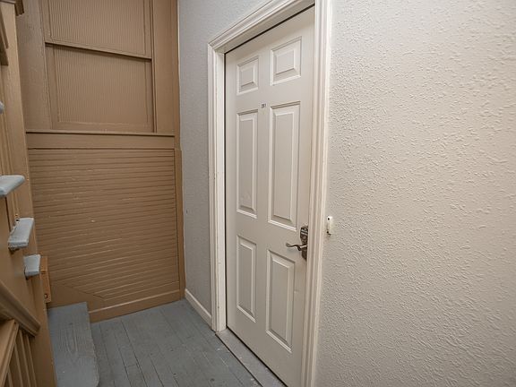 4th image of 111 E High St APT 201