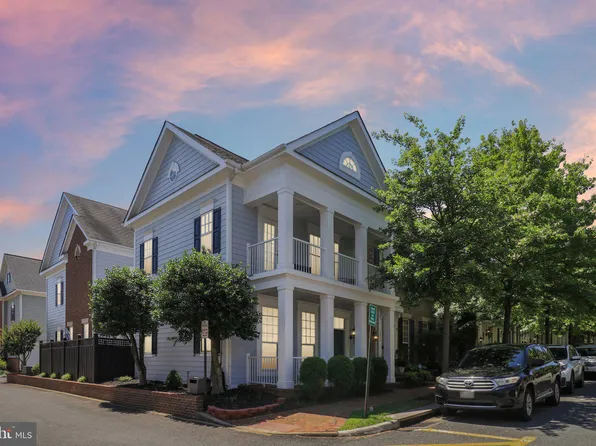 13751 Fleet St, Woodbridge, VA 22191