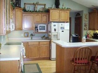 16231 Paradise Ln, Dubuque, IA 52002