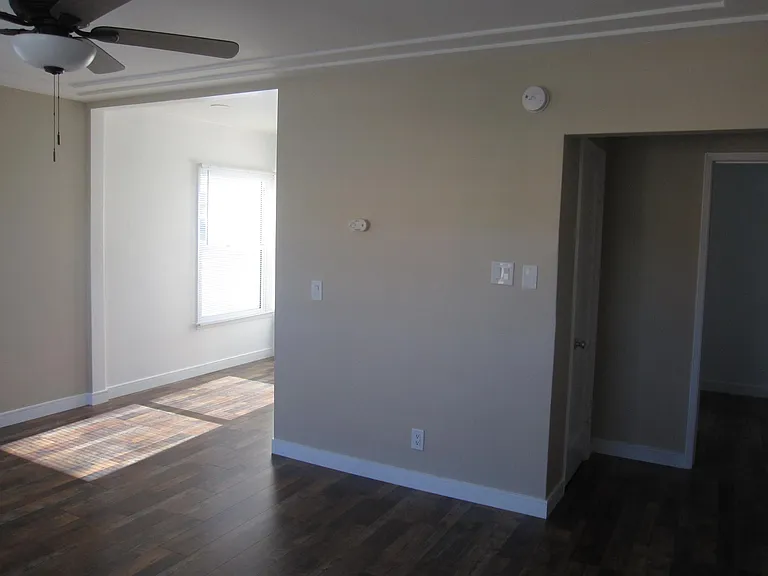 633 S Dunsmuir Ave #11 — Photo 2