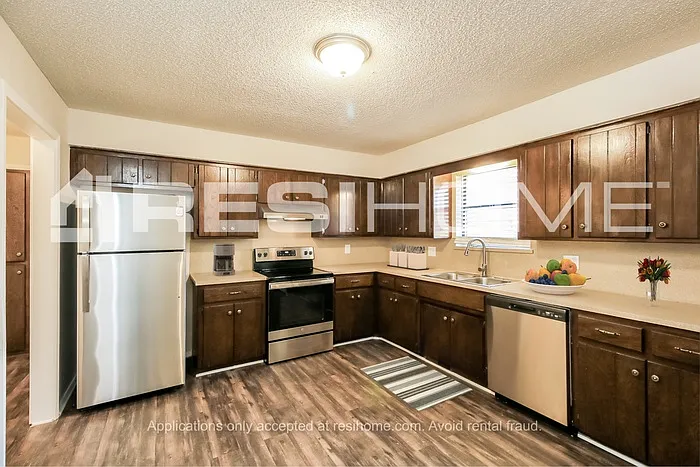 3709 SE 51st St — Photo 3