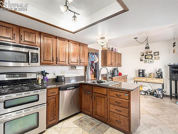 5th image of 40 Terrace Dr