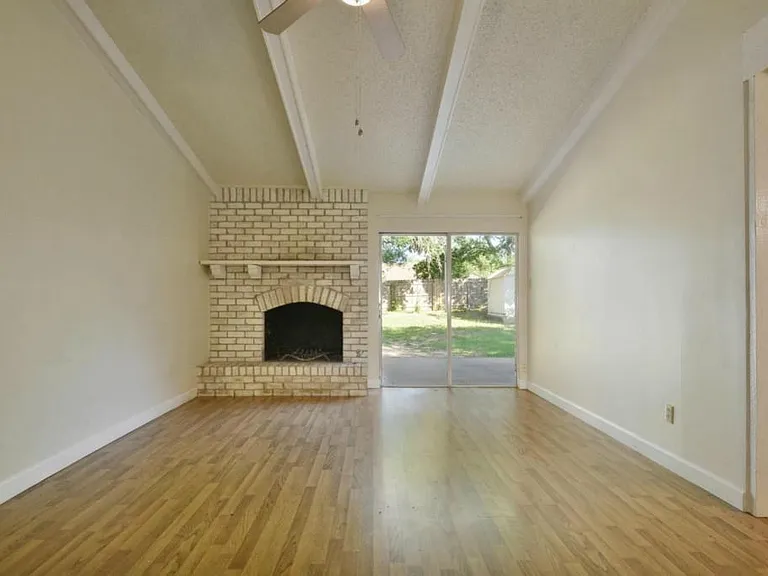 9410 E Meadow Vale — Photo 4