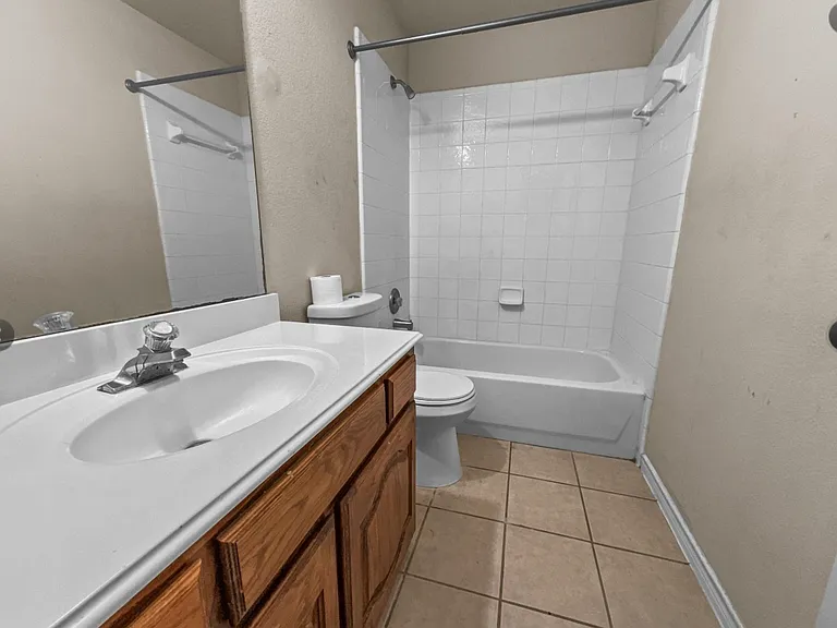 5530 Greensboro Dr — Photo 16