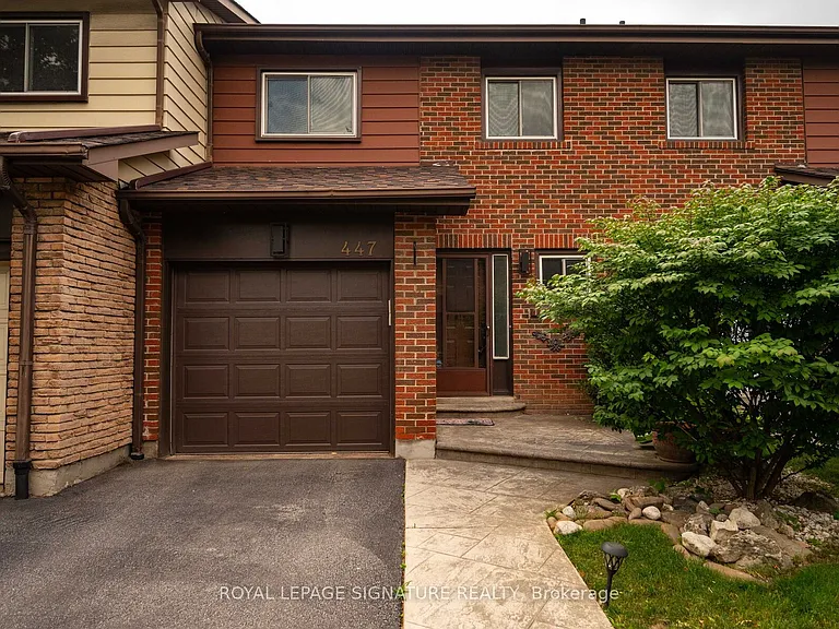 447 Ontario St N — Photo 1
