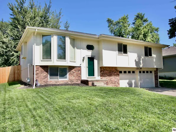 1009 Shawnee Rd, Papillion, NE 68046
