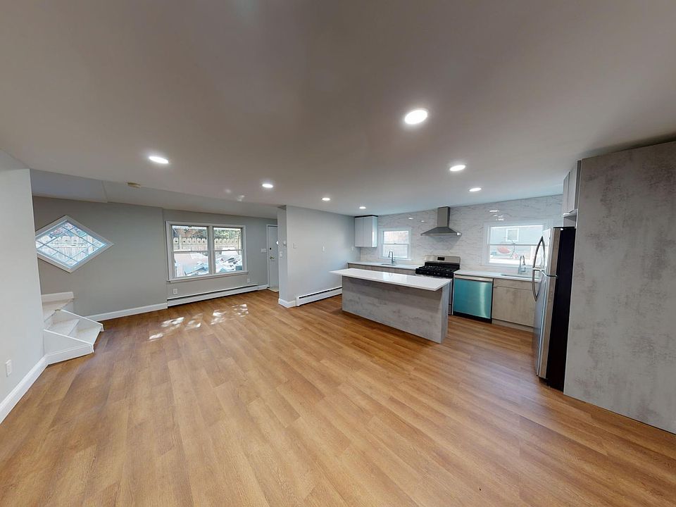 1st image of 226 Grove Ave