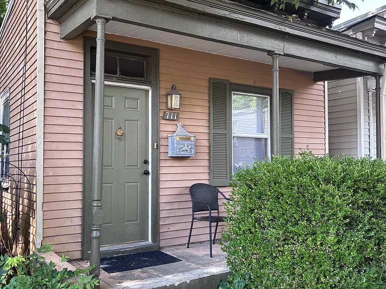 711 China St — Photo 2