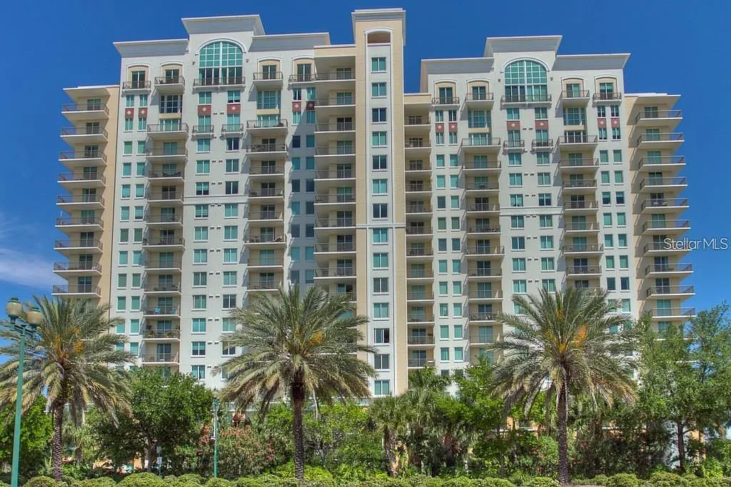 1 bed, 1.5 bath, 1070 sqft, $5,200 — Photo 1