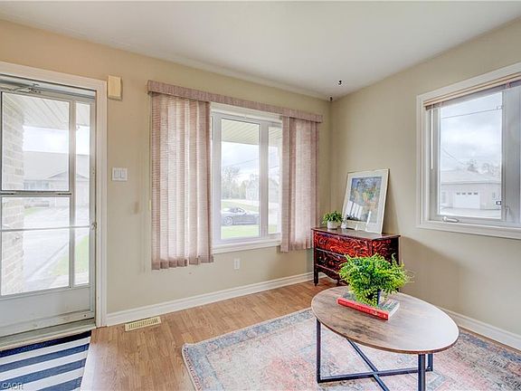 4th image of 302 Park St W #1