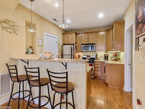 5th image of 4304 N Saint Louis Ave APT 3B