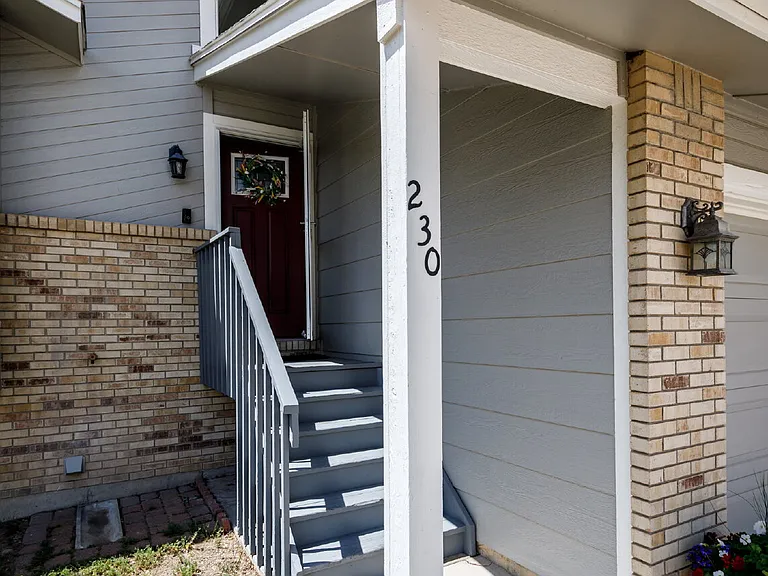 230 Hooper Ct — Photo 7