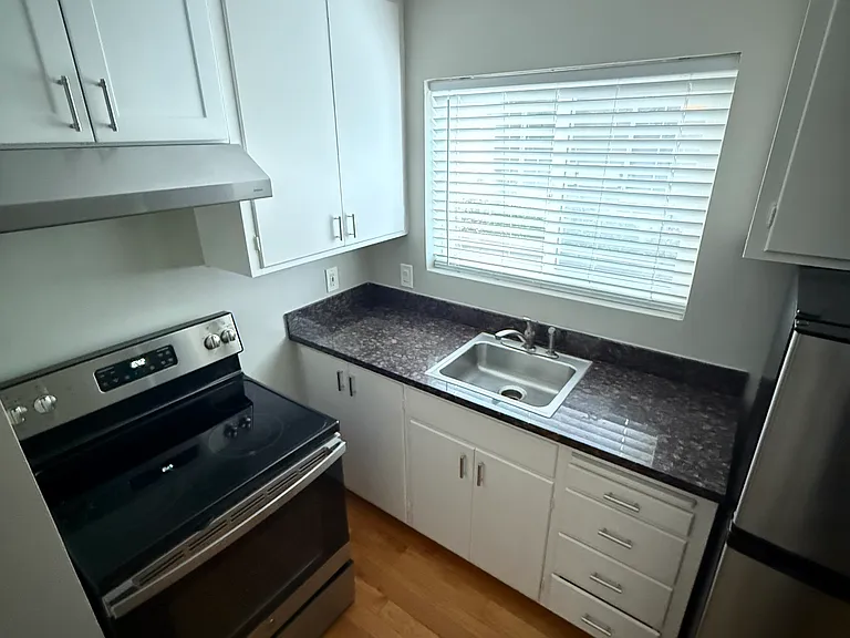 82 E 39th Ave #C — Photo 2