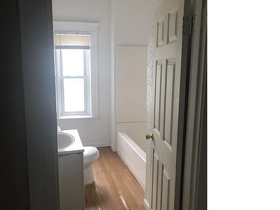 4th image of 4329 Lee Ave